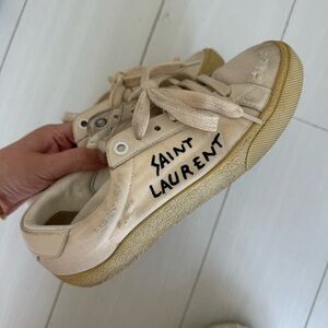 Saint Laurent
Saint Laurent Court Classic Sneakers